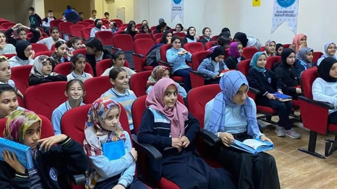 Kız Sınıfları Genç Seda Kur'an-ı Kerim'i Güzel Okuma Yarışması